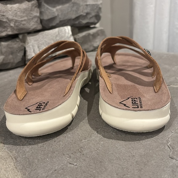 Cliffs Banksy by White Mountain crisscross, treaded outsole light,flexible thong - Picture 4 of 10